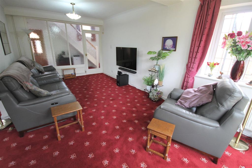 Property photo 3 of 29 Pc Lounge i.Jpg