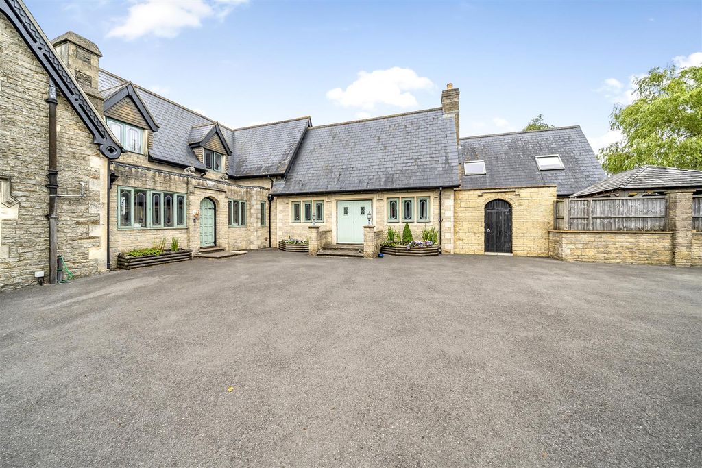 Property photo 1 of 20 Front 2