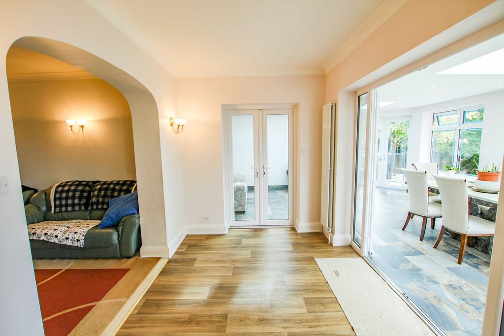 Property photo 2 of 28