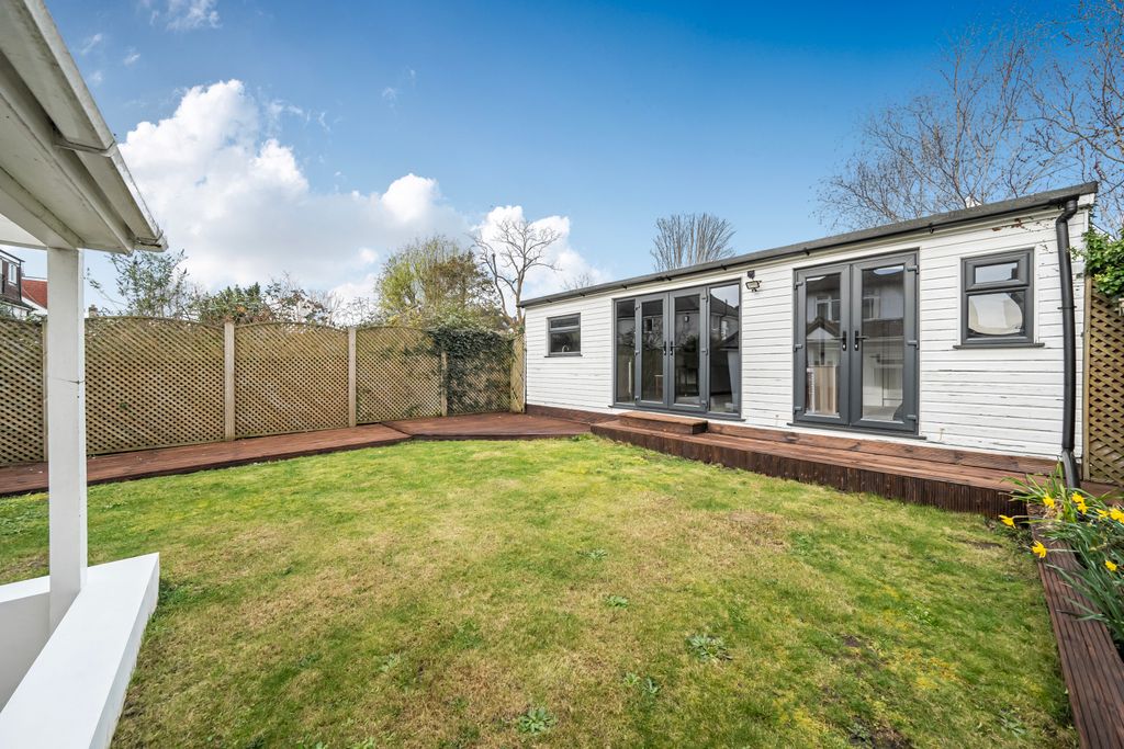 Property photo 2 of 24 Picture No. 13