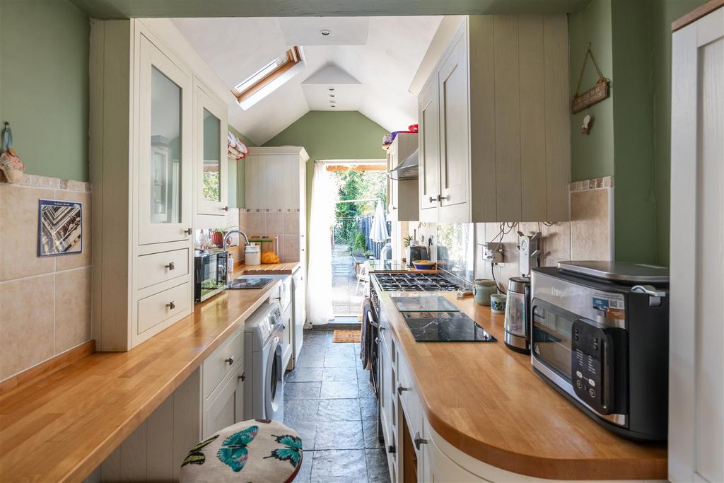 Property photo 2 of 12 100 Albert Road Internals-11.Jpg