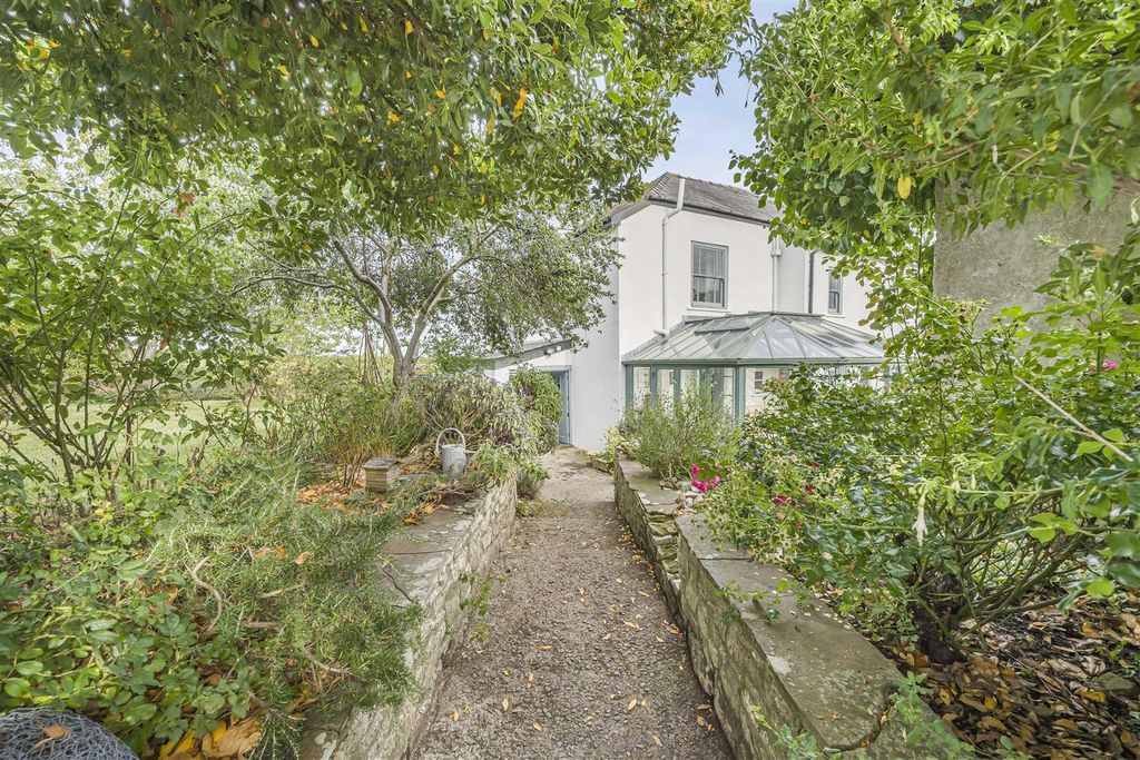 Property photo 3 of 39