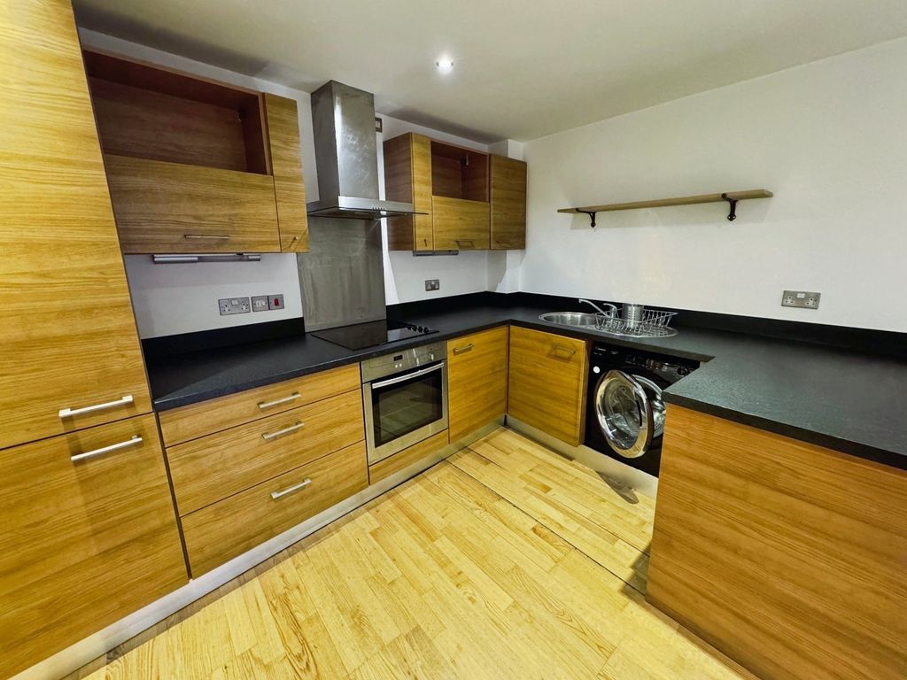 Property photo 3 of 8 Picture No. 14