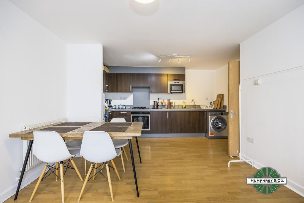 Property photo 2 of 12 Two Bed Flat To Rent In Hawker Place E17