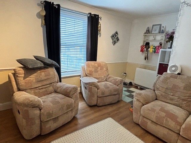 Property photo 2 of 6 Lounge 1