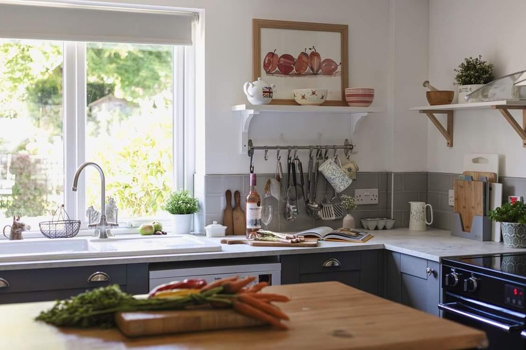 Property photo 3 of 19 Kitchen 3