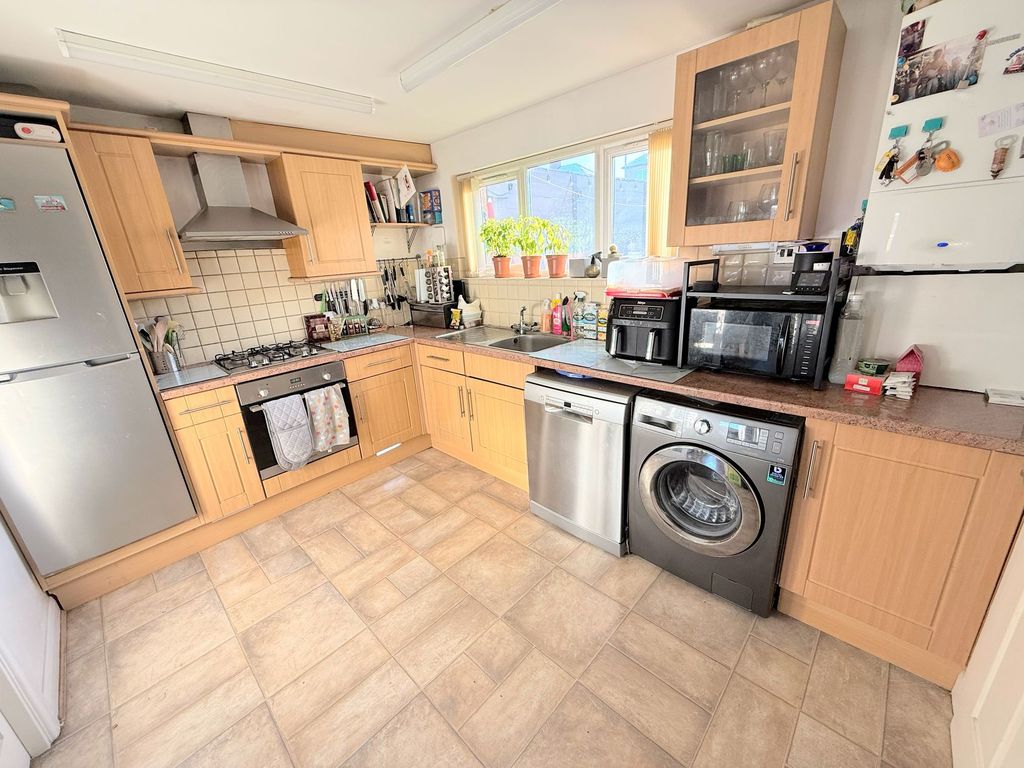 Property photo 2 of 22