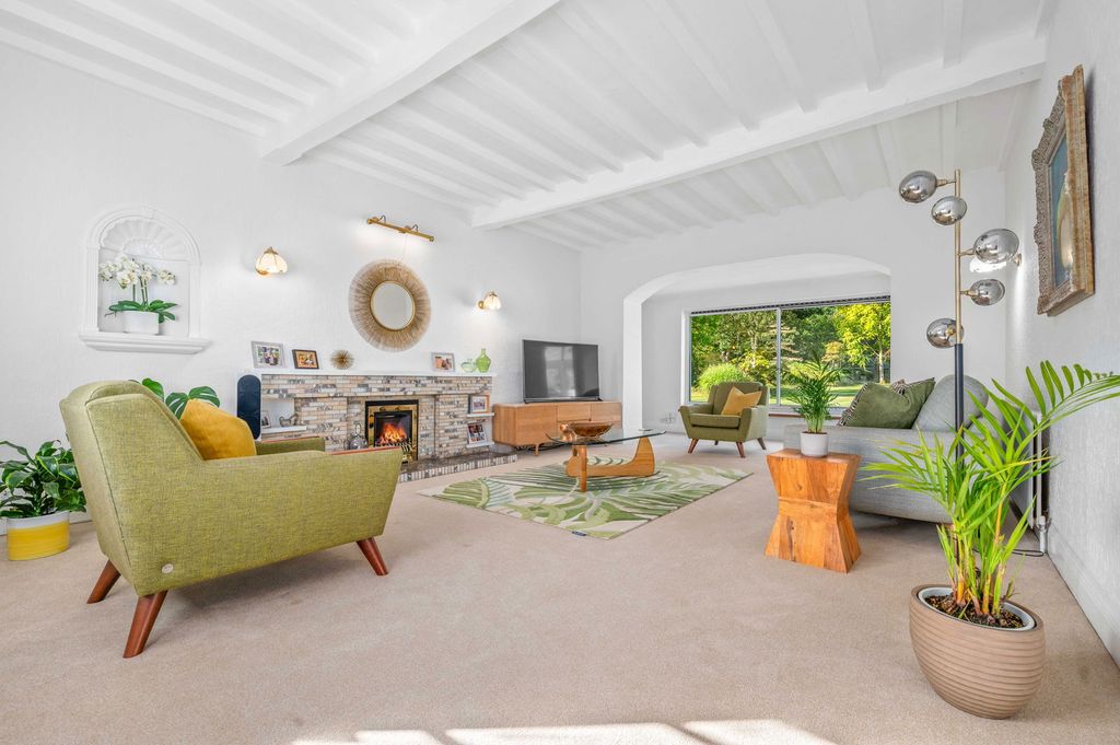 Property photo 2 of 36