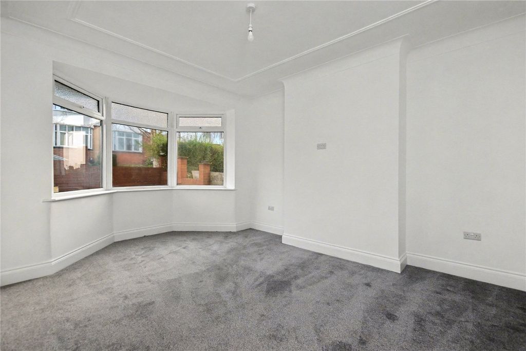 Property photo 2 of 18 Picture No. 24