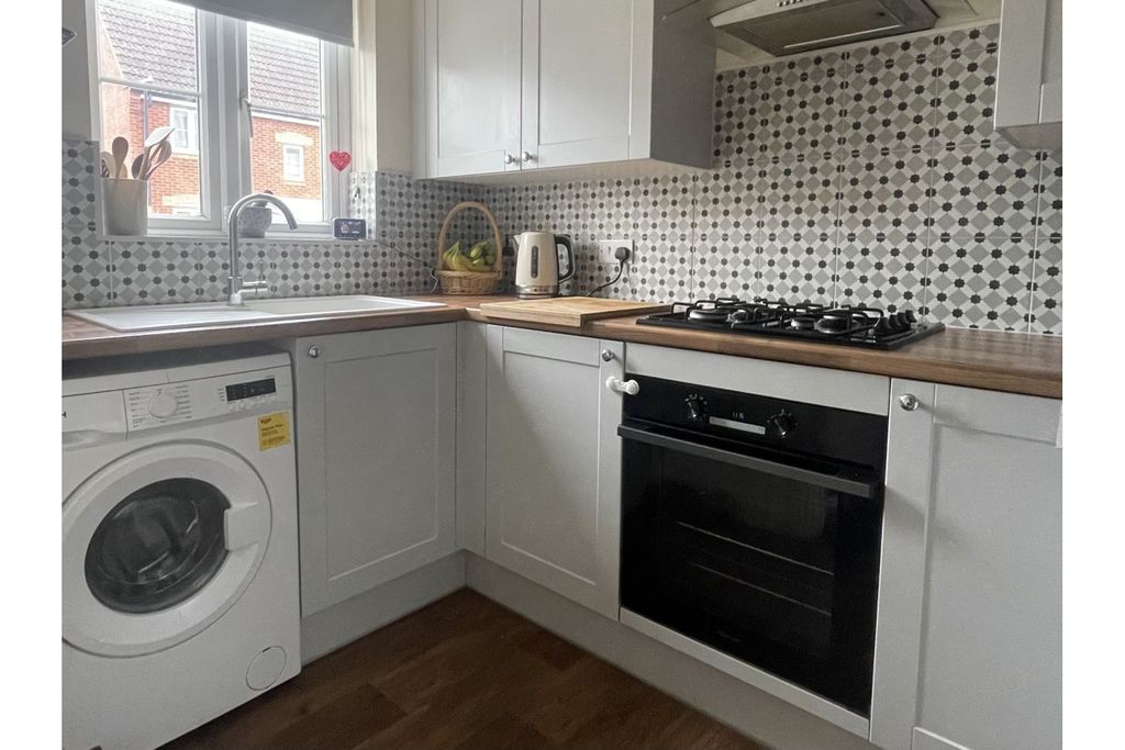 Property photo 2 of 10 Kitchen