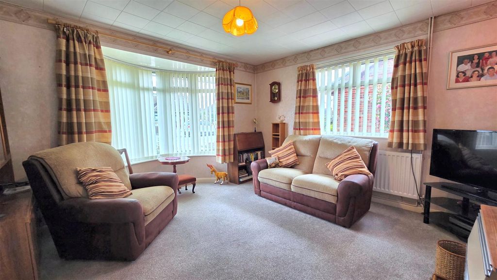 Property photo 2 of 9 Lounge