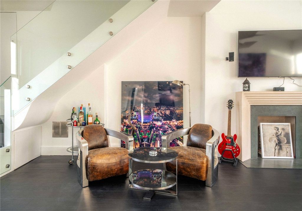 Property photo 3 of 13 Picture 3