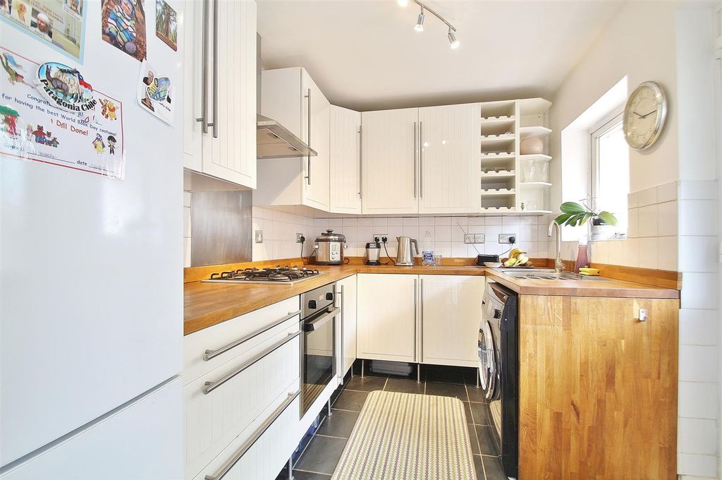 Property photo 3 of 8