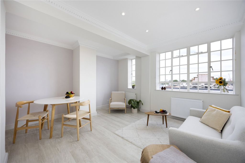 Property photo 2 of 16 Reception