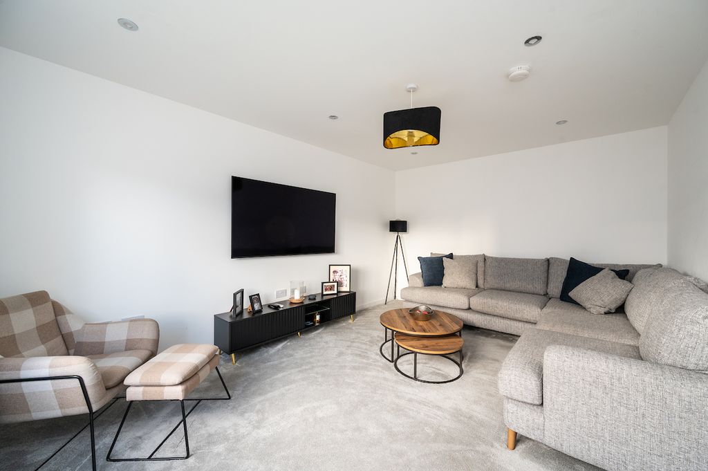 Property photo 3 of 27 Property Image 3