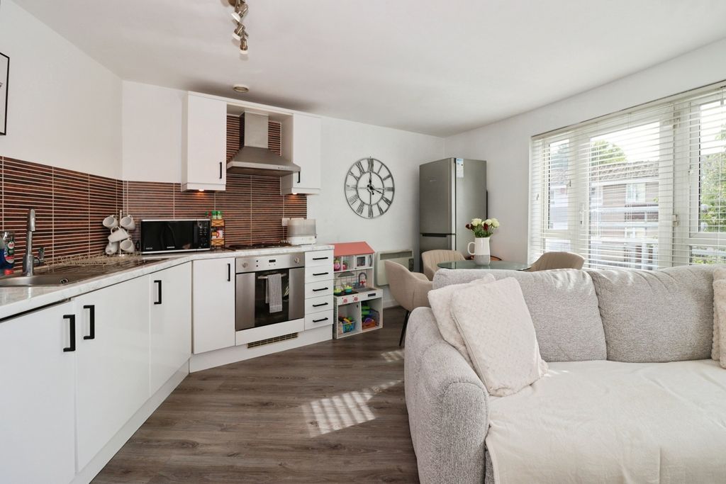 Property photo 2 of 12 Pbox-Img.Jpg