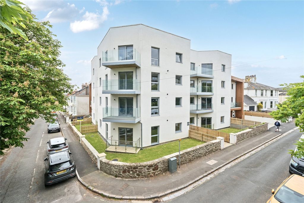 Property photo 1 of 10 External