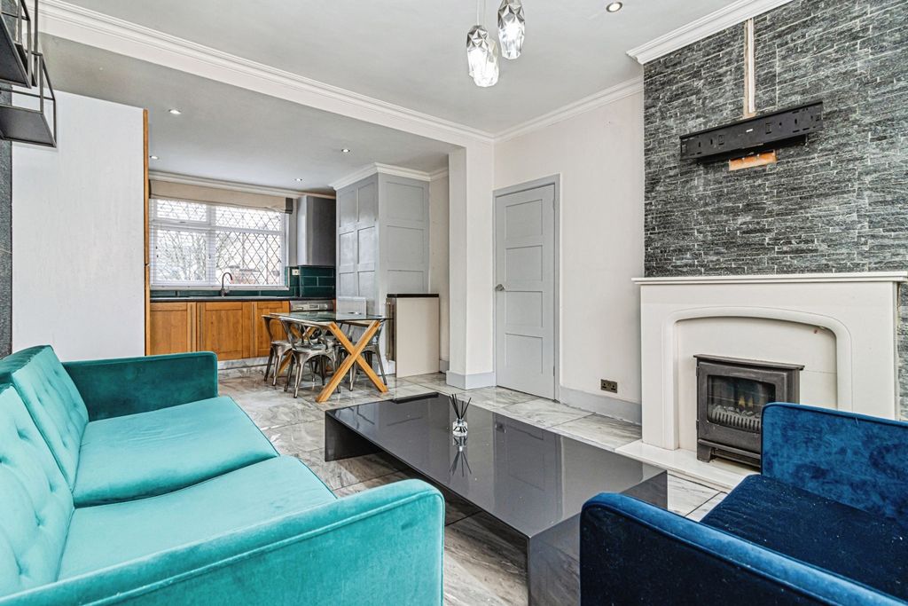 Property photo 2 of 8 Photo