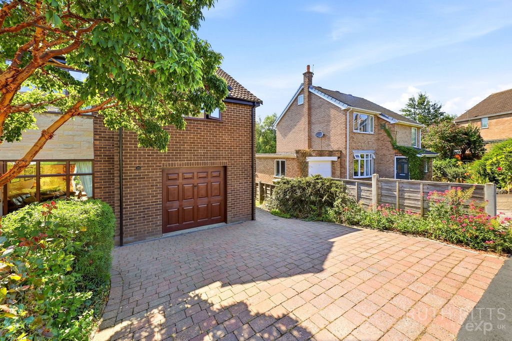 Property photo 2 of 42