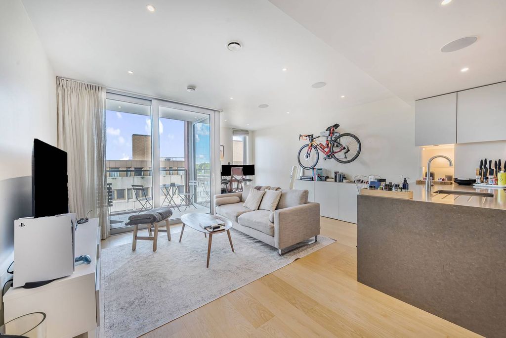 Property photo 3 of 21