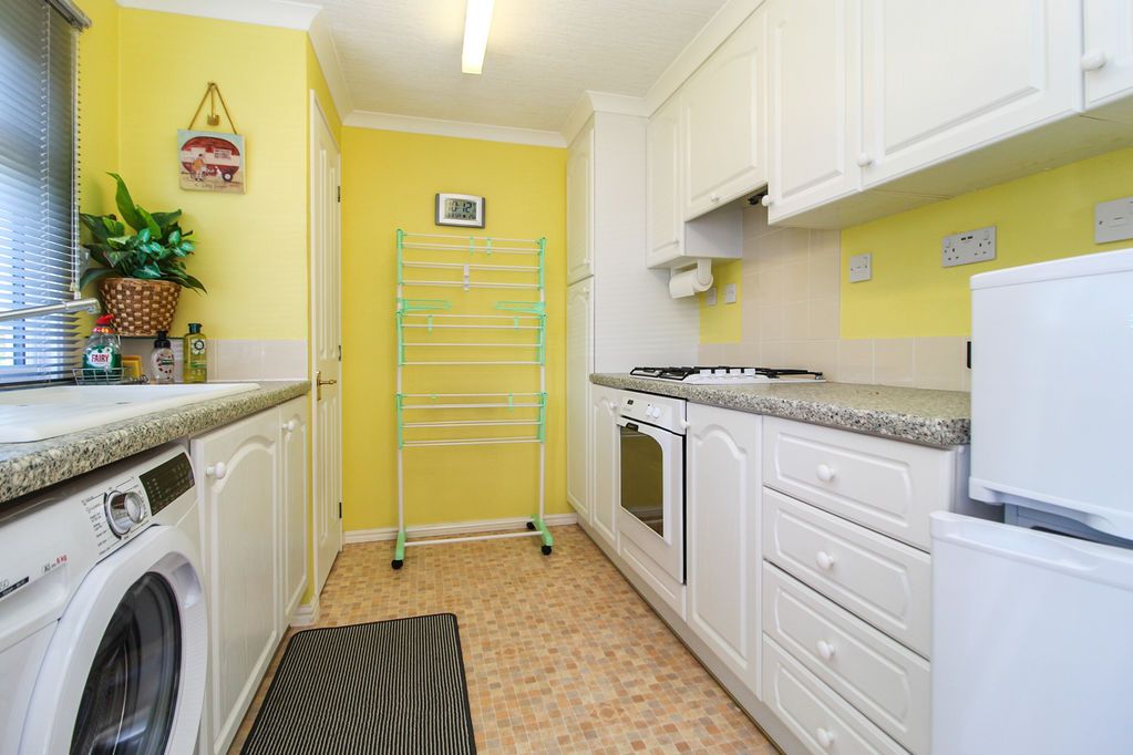 Property photo 3 of 11 Kitchen