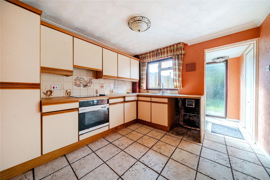 Property photo 3 of 20 Kitchen