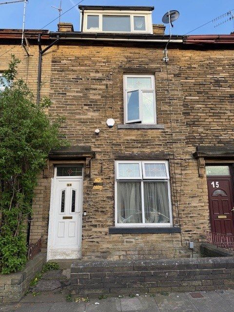 Property photo 1 of 18 *****************************Buyers Or Investors-Newly Renovated Superb 3 Bed Through Terrace Property - Clayton (Bd7)***********************************