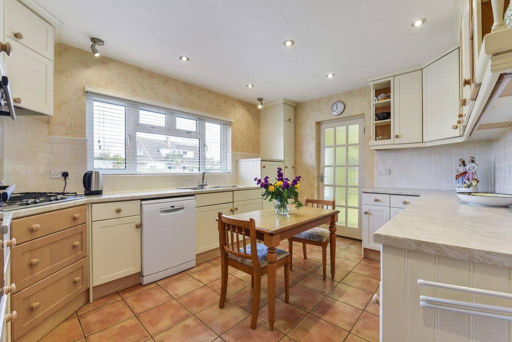 Property photo 3 of 37