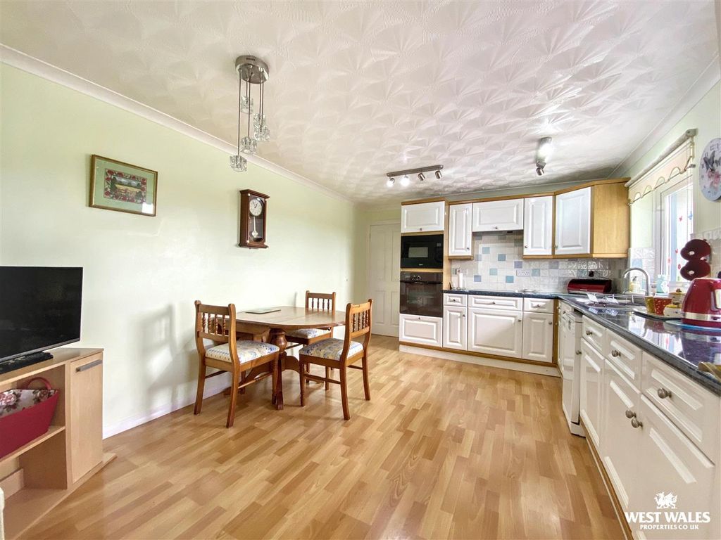 Property photo 2 of 22 Img_4943.Jpg