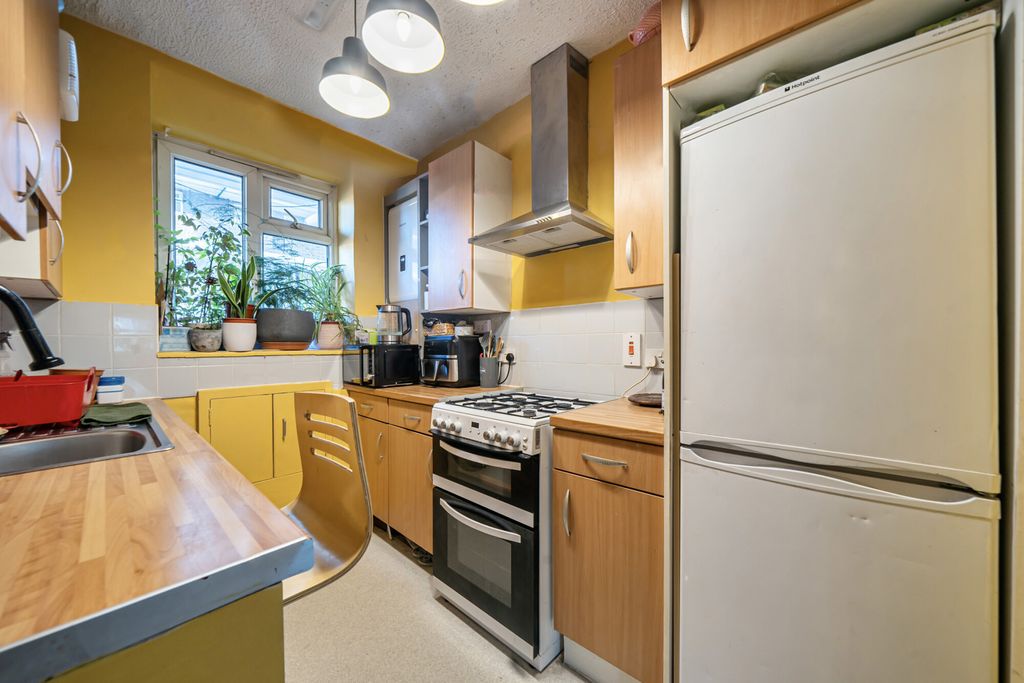 Property photo 2 of 9 Kitchen