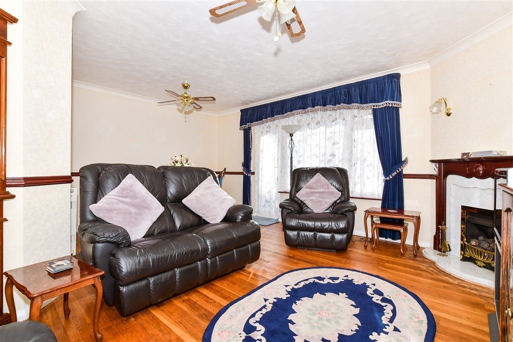 Property photo 3 of 8 Lounge/Diner