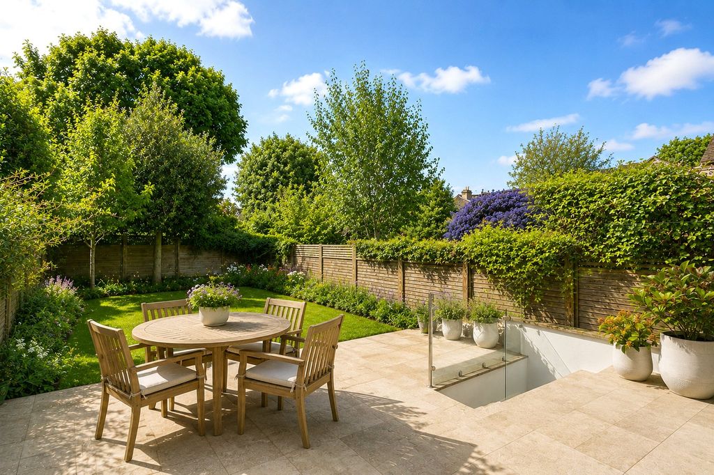 Property photo 3 of 18 Garden
