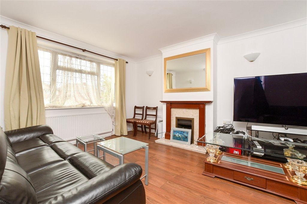 Property photo 1 of 8 Lounge/Dining Room