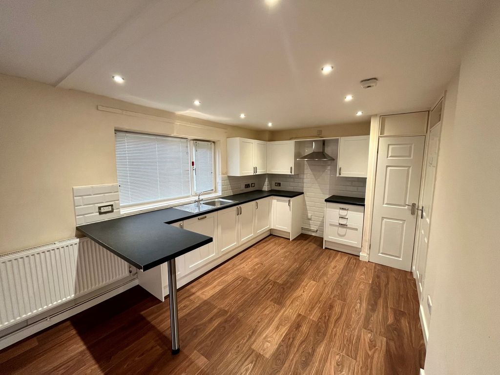 Property photo 3 of 12 Image