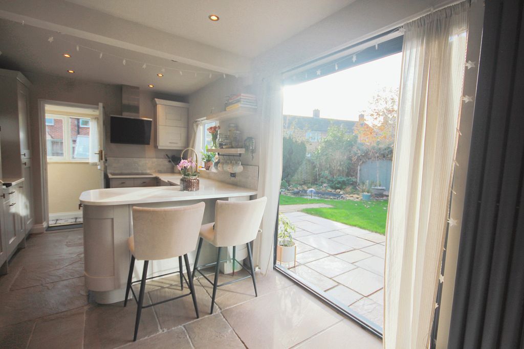 Property photo 3 of 13 Kitchen Breakfast Room