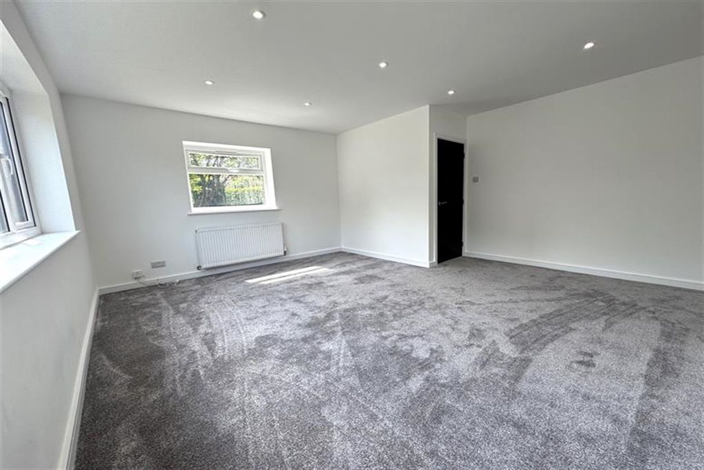 Property photo 3 of 11 (Main)