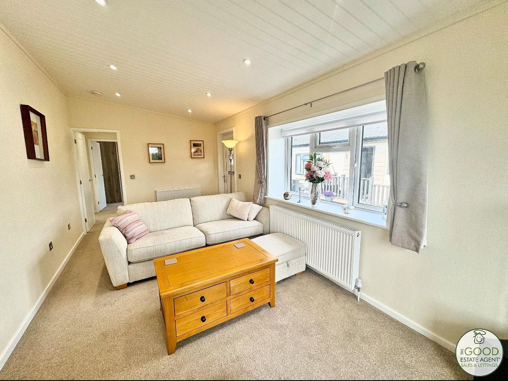 Property photo 2 of 19