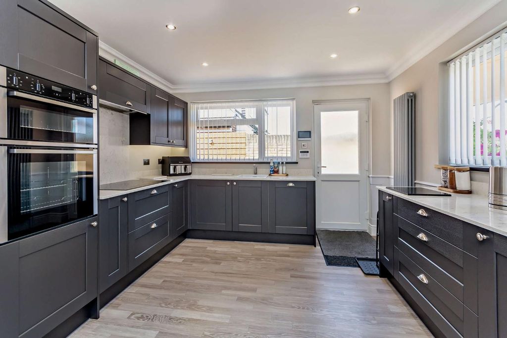 Property photo 3 of 29 8660315-Interior16-800.Jpg