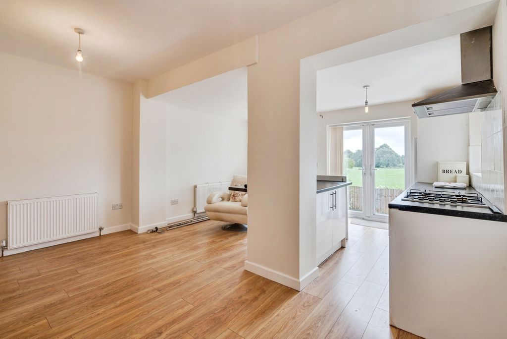 Property photo 3 of 19 Pbox-Img.Jpg