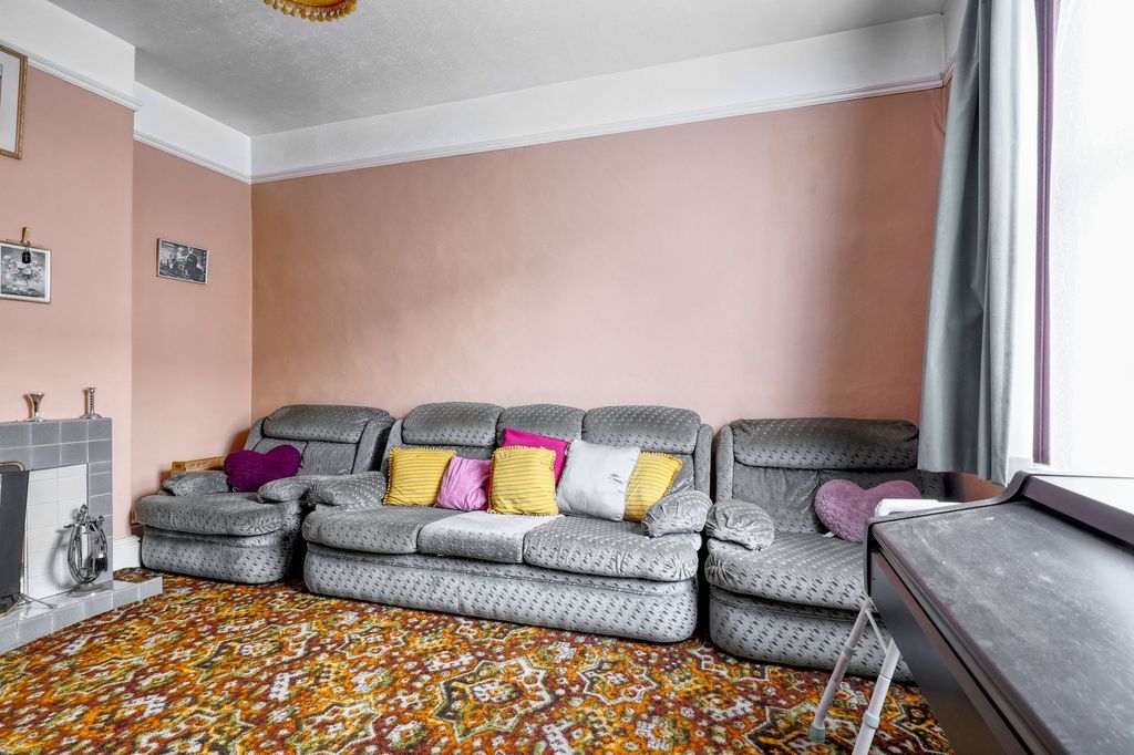 Property photo 2 of 11