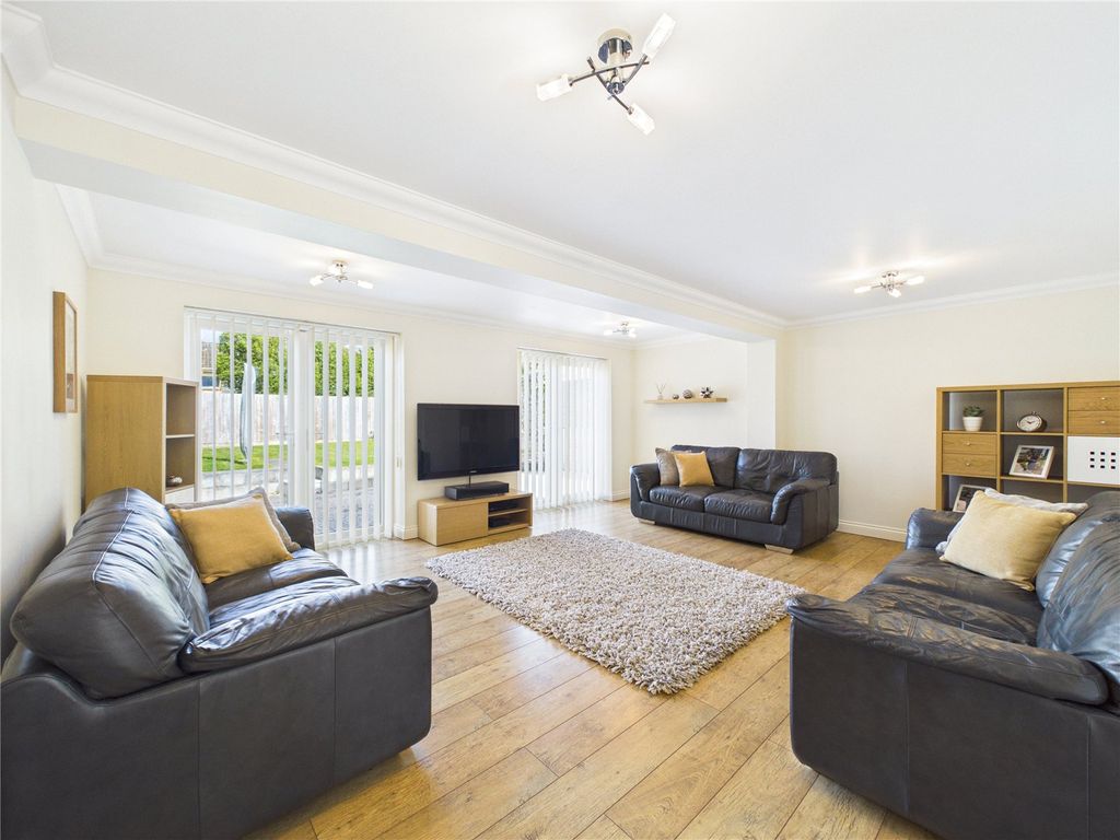 Property photo 1 of 21 Picture No. 15