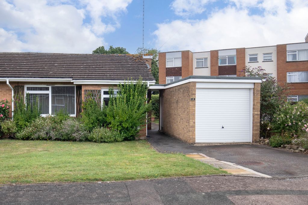 Property photo 1 of 8 Bungalow 18-01