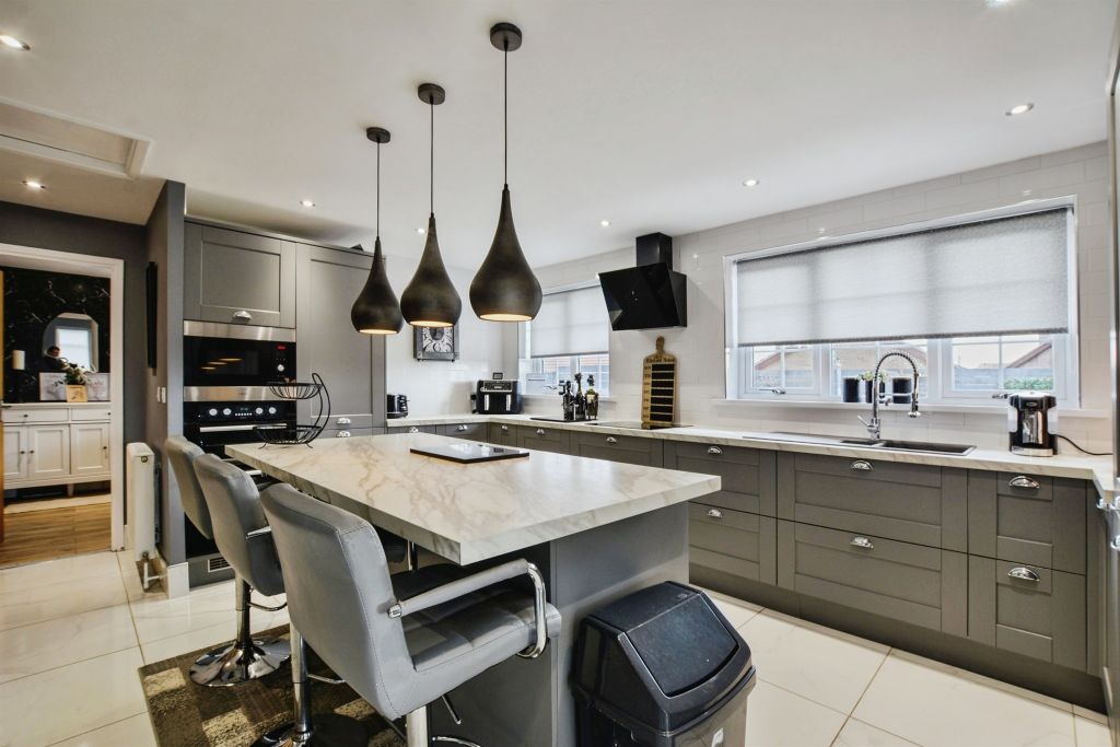 Property photo 2 of 26