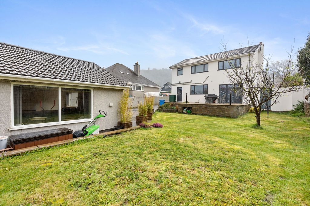 Property photo 3 of 35