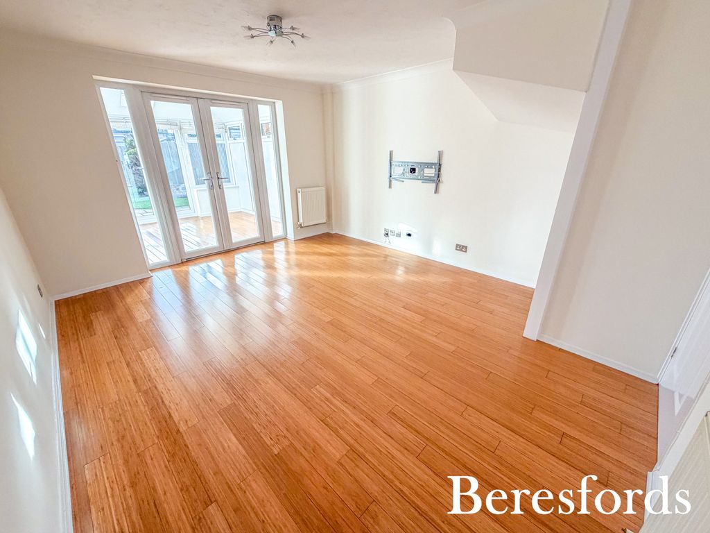 Property photo 2 of 33 Picture No. 25