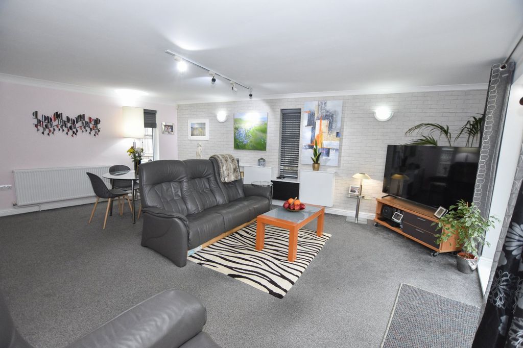 Property photo 2 of 12 Lounge Dining Room