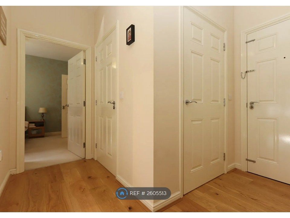 Property photo 3 of 14 Hallway