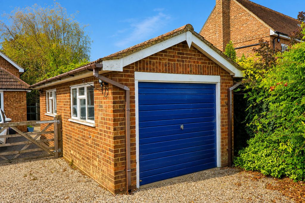 Property photo 2 of 39