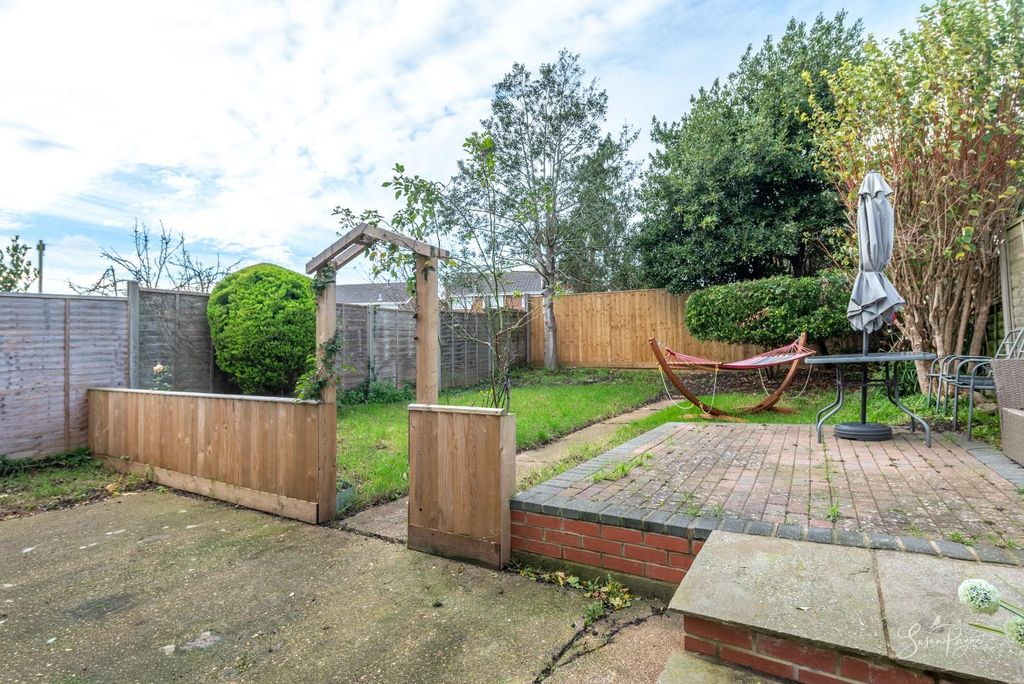 Property photo 2 of 24 Garden