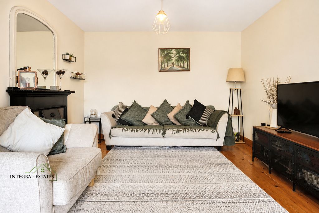 Property photo 3 of 29 Valley-Cottage-Green-Street-Green-Dartford-Lounge-Main-View